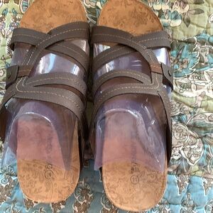 Bearpaw sandals NWOT
